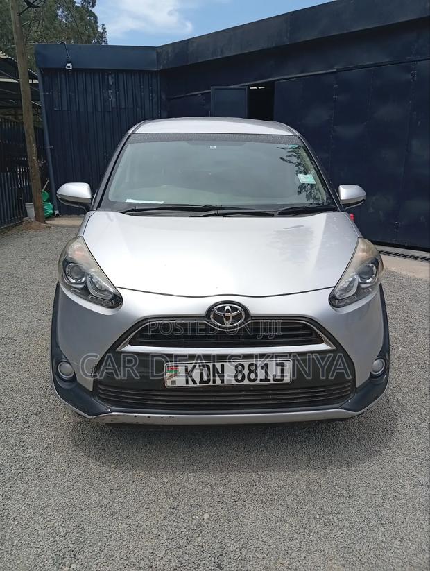 Toyota Sienta 1.5 FWD (6-seater) 2016 Silver