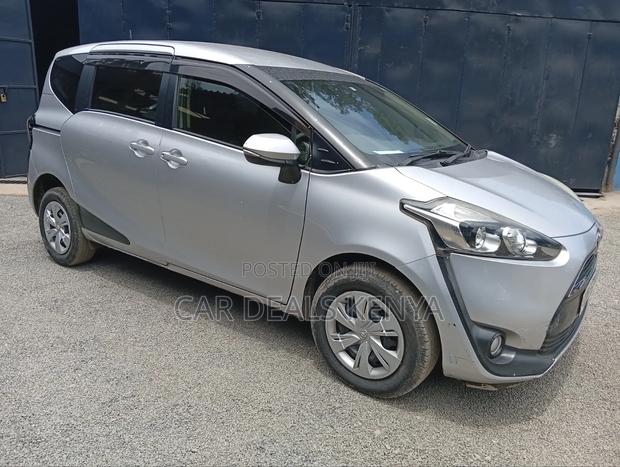 Toyota Sienta 1.5 FWD (6-seater) 2016 Silver