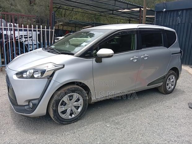 Toyota Sienta 1.5 FWD (6-seater) 2016 Silver
