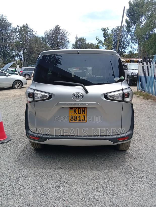 Toyota Sienta 1.5 FWD (6-seater) 2016 Silver