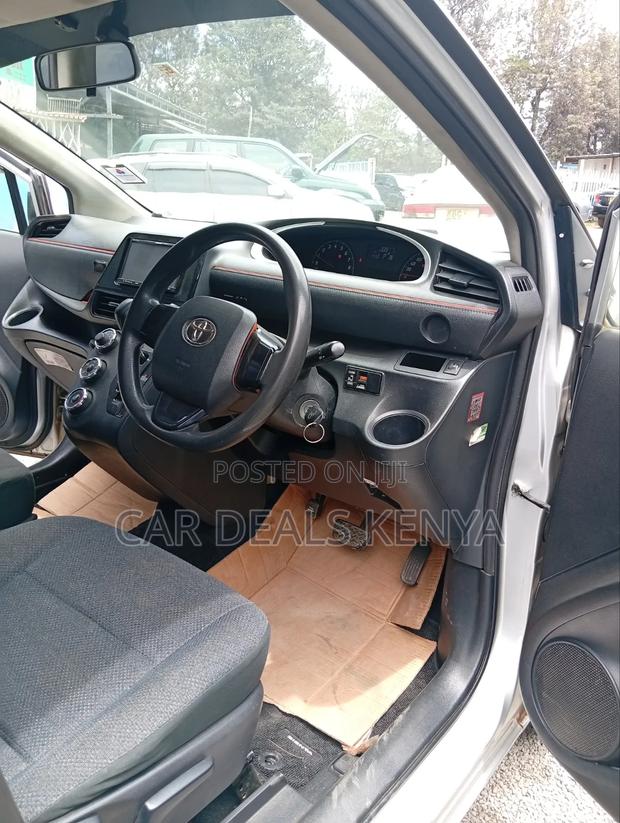 Toyota Sienta 1.5 FWD (6-seater) 2016 Silver