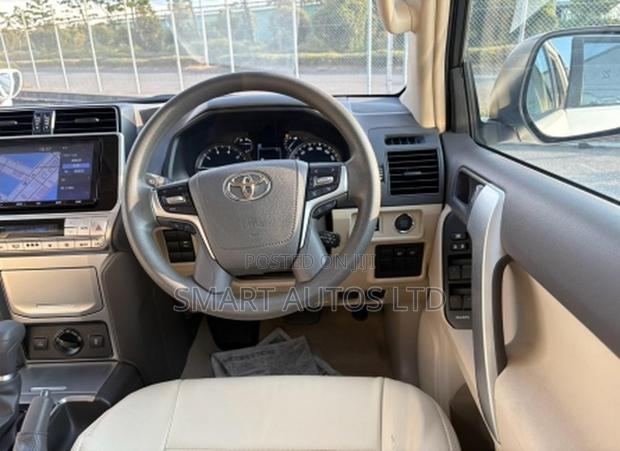 Toyota Land Cruiser Prado 2.7 2019 White