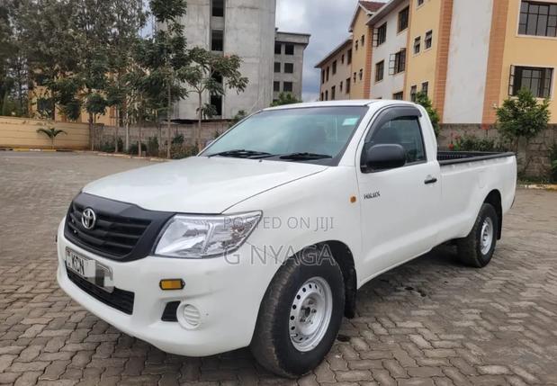 Toyota Hilux 2010 White