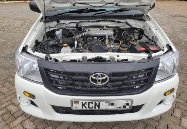 Toyota Hilux 2010 White
