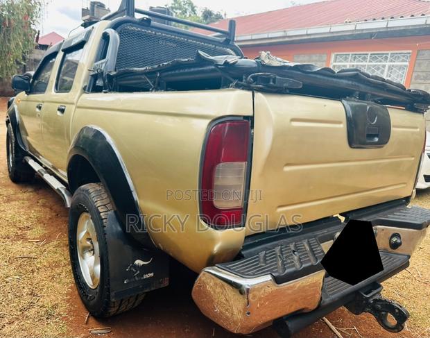 Nissan Hardbody 3000TD Hi-Rider 2007 Beige