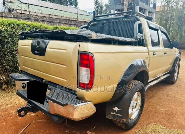 Nissan Hardbody 3000TD Hi-Rider 2007 Beige