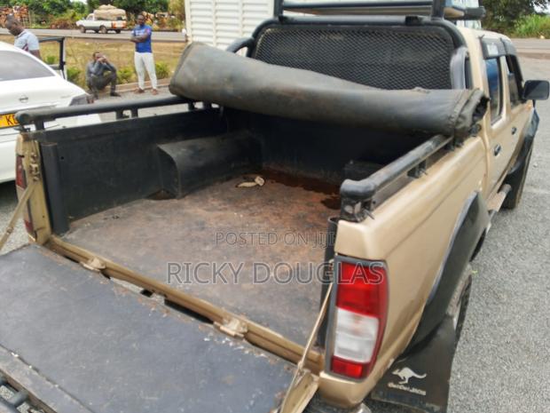 Nissan Hardbody 3000TD Hi-Rider 2007 Beige