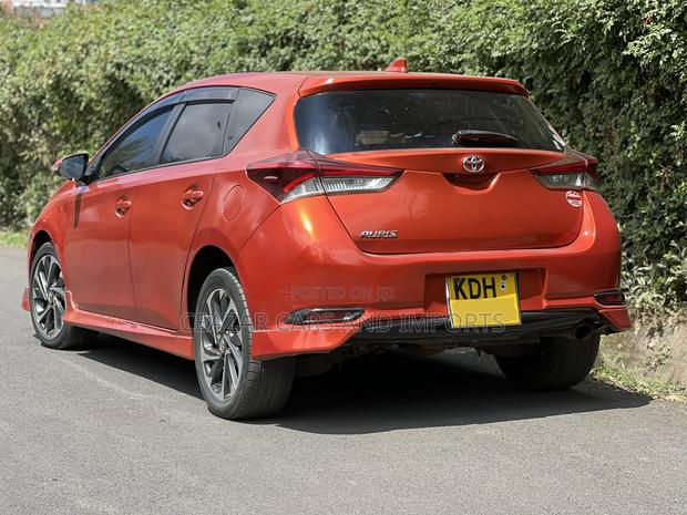 Toyota Auris 2016 Orange