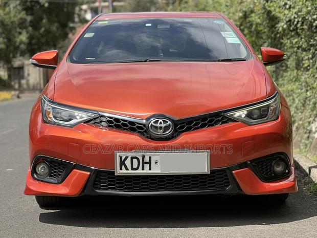 Toyota Auris 2016 Orange