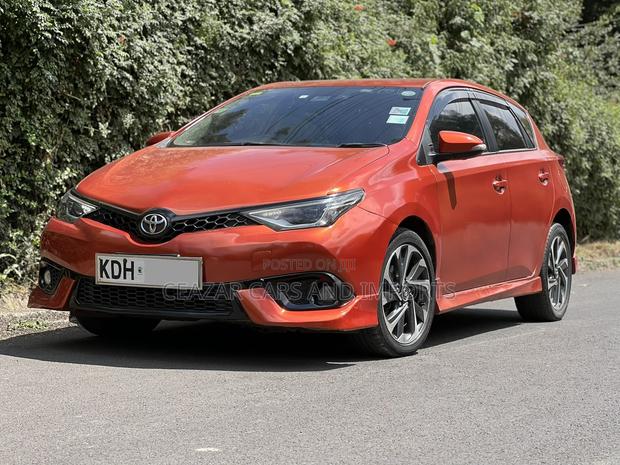 Toyota Auris 2016 Orange