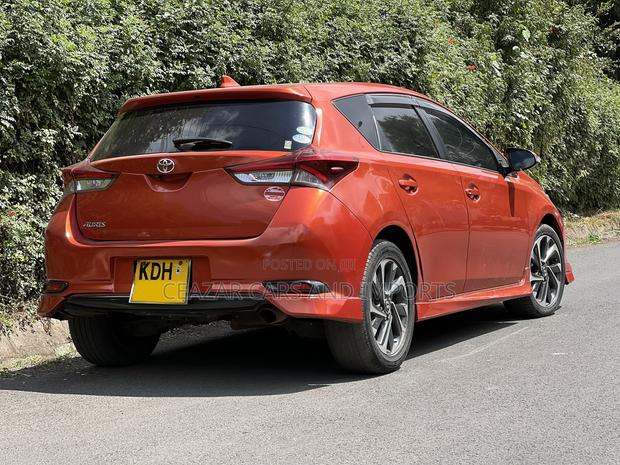 Toyota Auris 2016 Orange