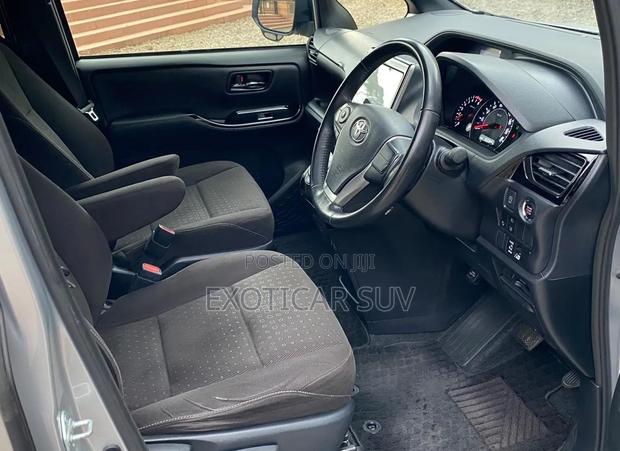 Toyota Noah 2020 Silver