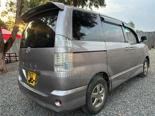 Toyota Voxy 2007 Silver