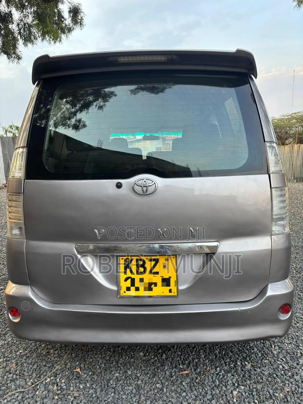 Toyota Voxy 2007 Silver