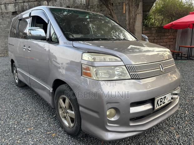 Toyota Voxy 2007 Silver