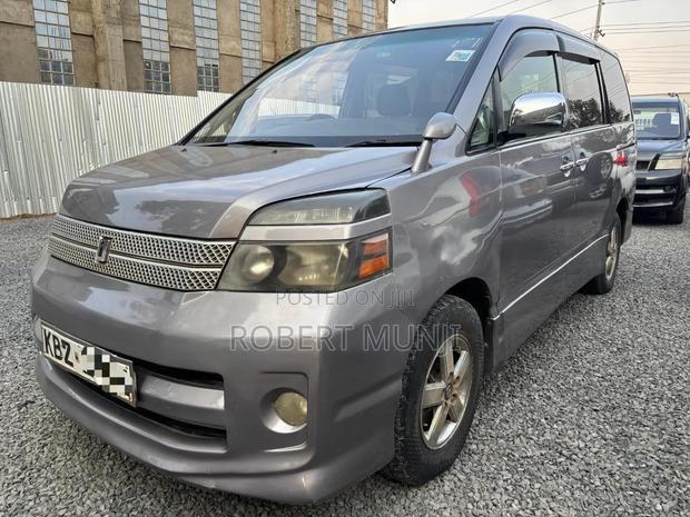 Toyota Voxy 2007 Silver