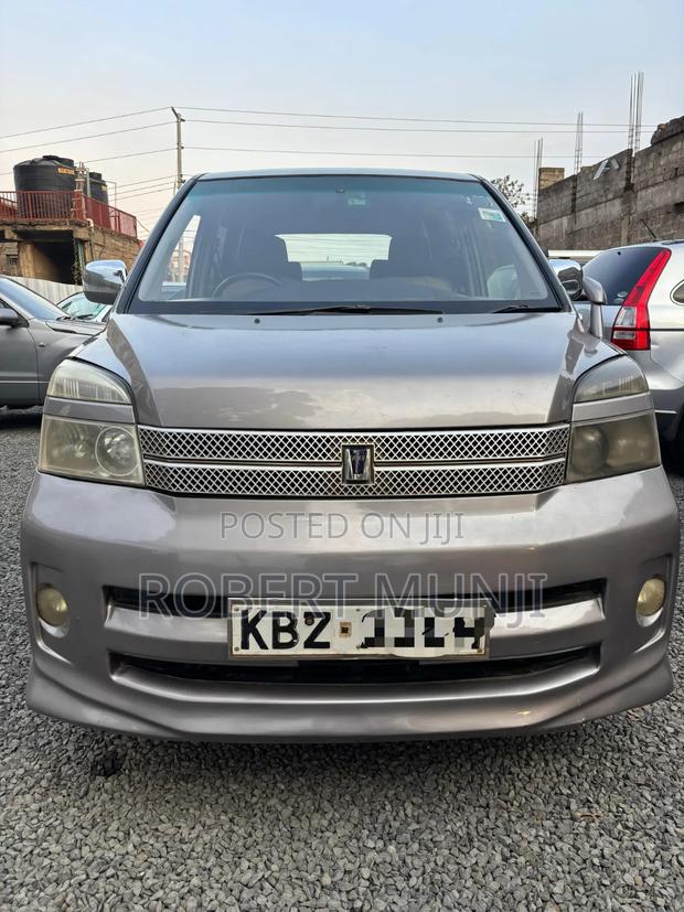 Toyota Voxy 2007 Silver