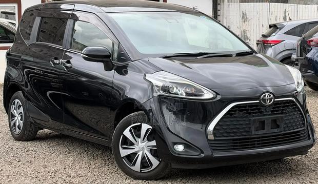 Toyota Sienta 2019