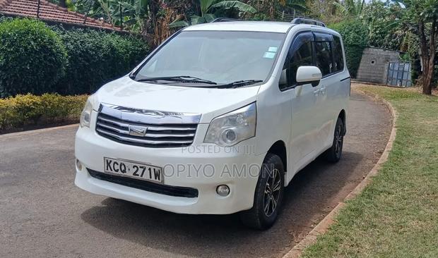 Toyota Noah 2012 White
