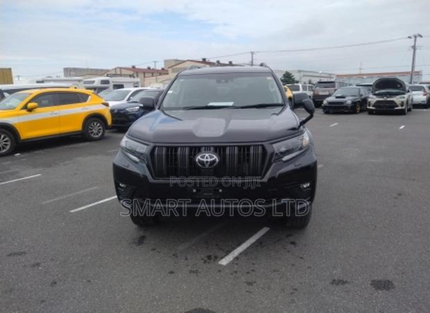 Toyota Land Cruiser Prado 2.8 2022 Matt Black