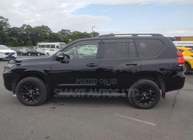 Toyota Land Cruiser Prado 2.8 2022 Matt Black