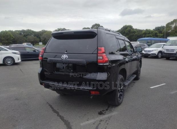 Toyota Land Cruiser Prado 2.8 2022 Matt Black