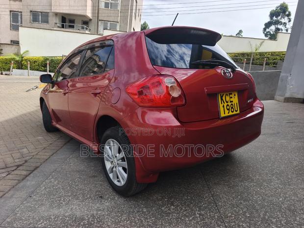 Toyota Auris 2009 Red