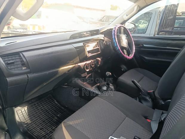 Toyota Hilux 2022 Gray