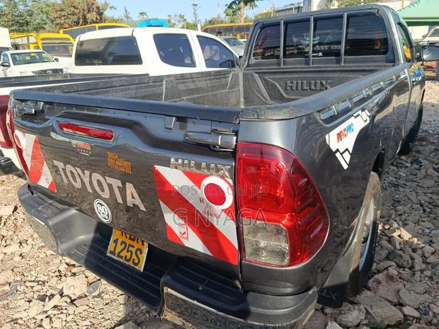 Toyota Hilux 2022 Gray