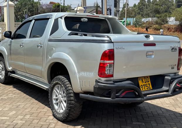 Toyota Hilux 2014 Silver