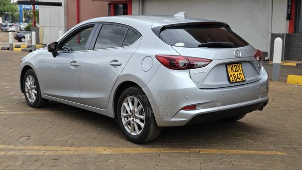 Mazda Axela 2018 Silver