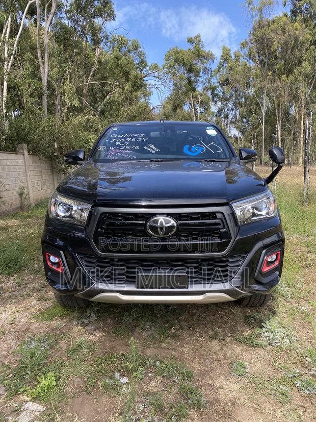 Toyota Hilux SR 4x4 2019 Black