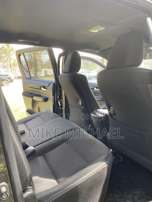 Toyota Hilux SR 4x4 2019 Black