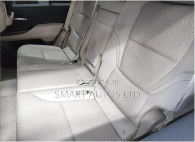 Toyota Land Cruiser LC300 2025 Off white