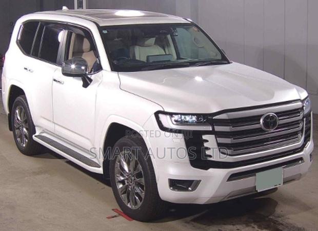 Toyota Land Cruiser LC300 2025 Off white