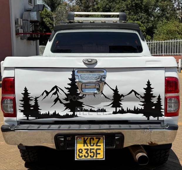 Toyota Hilux 2012 White