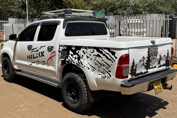 Toyota Hilux 2012 White