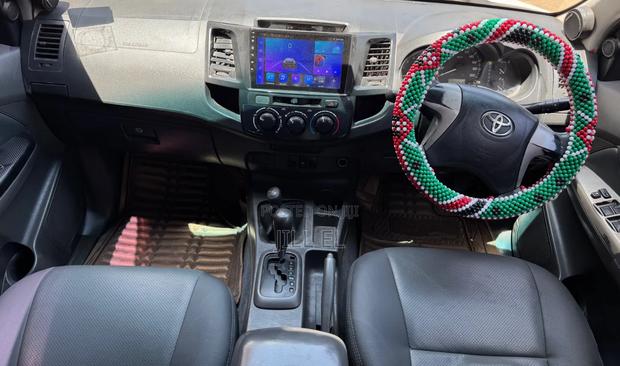 Toyota Hilux 2012 White
