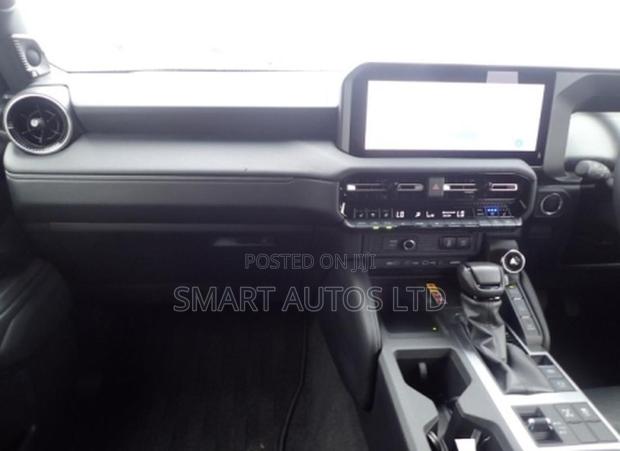 Toyota Land Cruiser LC250 2024