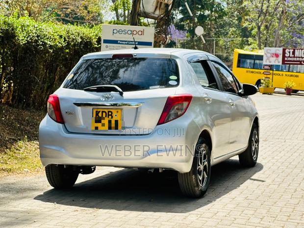 Toyota Vitz 1.0 FWD 5dr 2013 Silver