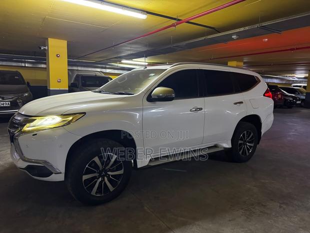 Mitsubishi Pajero Sport 2017 White