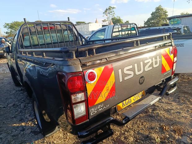 Isuzu D-MAX 2015 Gray