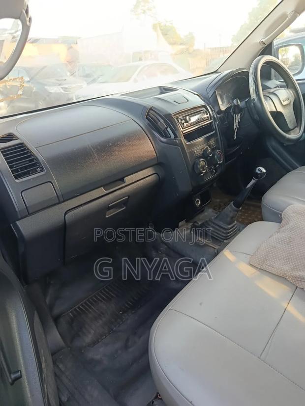Isuzu D-MAX 2015 Gray