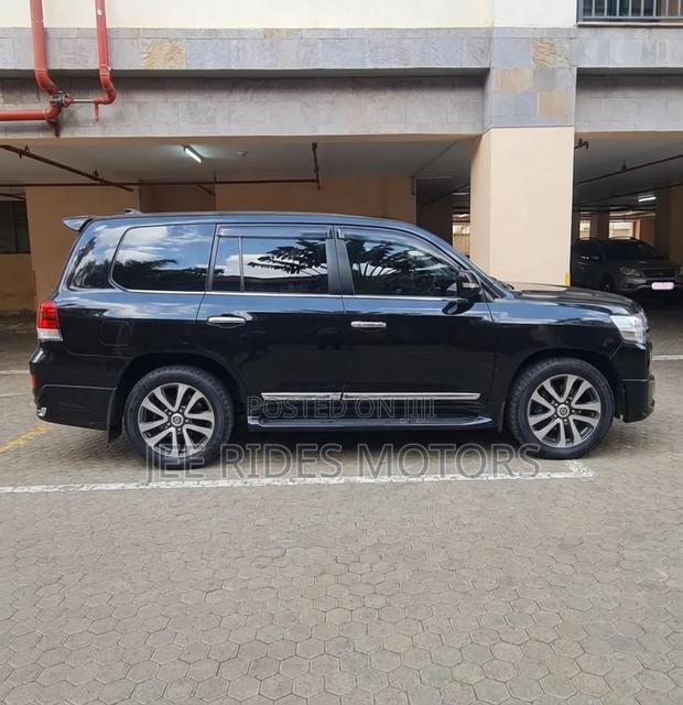 Toyota Land Cruiser 2011 Black