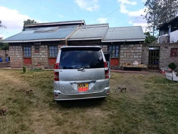 Toyota Noah 2005 Silver