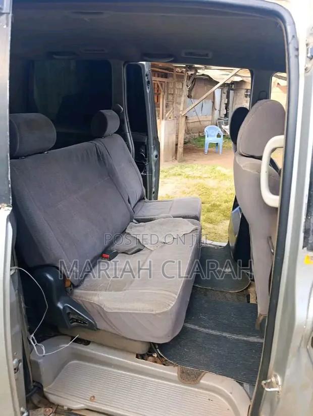 Toyota Noah 2005 Silver