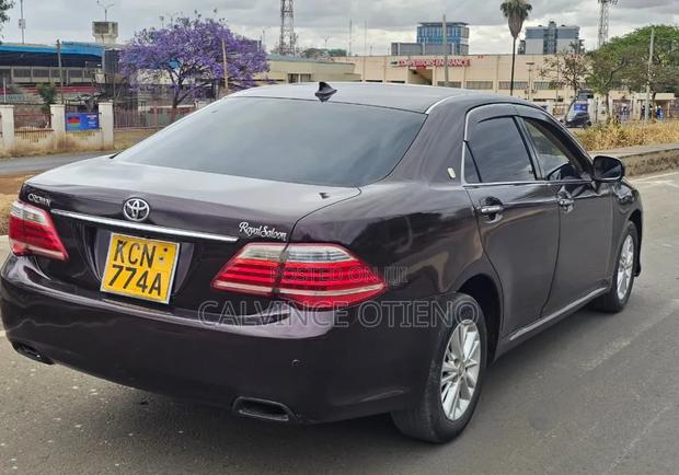Toyota Crown 2010 Red