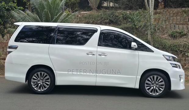 Toyota Vellfire V 2.4 FWD 7-Seater 2014 White