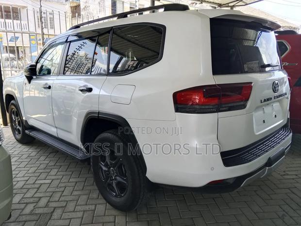 Toyota Land Cruiser Prado 2023 White