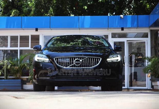 Volvo V40 2019 Black